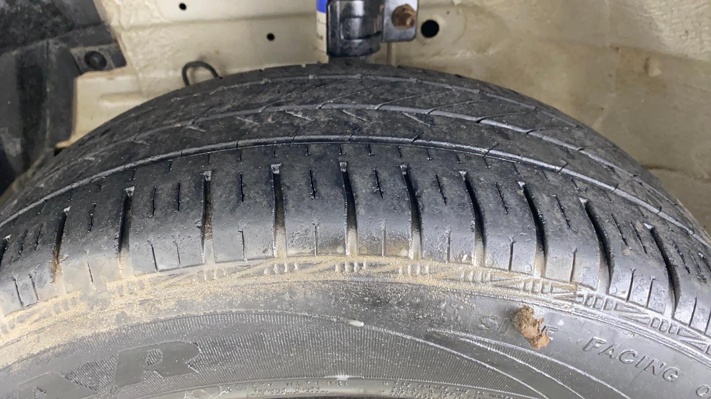 2014 Maruti Swift VDI, Diesel, Manual, 75,848 km, Left Front Tyre Tread