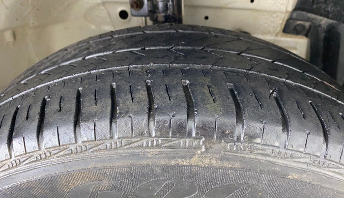 2014 Maruti Swift VDI, Diesel, Manual, 75,848 km, Right Front Tyre Tread