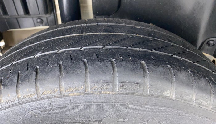 2014 Maruti Swift VDI, Diesel, Manual, 75,848 km, Right Rear Tyre Tread