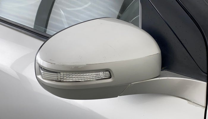 2014 Maruti Swift VDI, Diesel, Manual, 75,848 km, Right rear-view mirror - Indicator light has minor damage