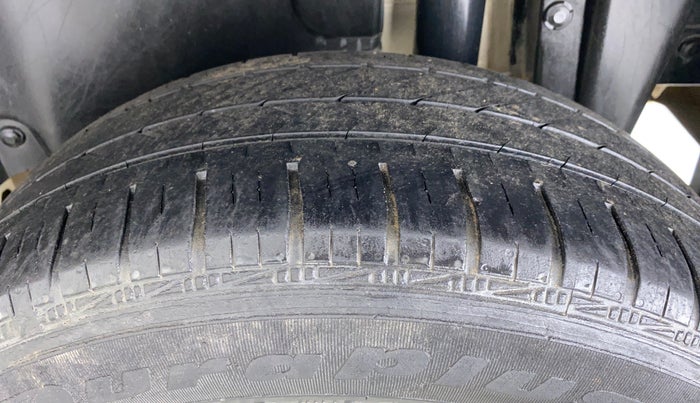 2014 Maruti Swift VDI, Diesel, Manual, 75,848 km, Left Rear Tyre Tread