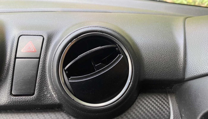 2018 Maruti Swift LXI, Petrol, Manual, 81,856 km, AC Unit - Front vent has minor damage