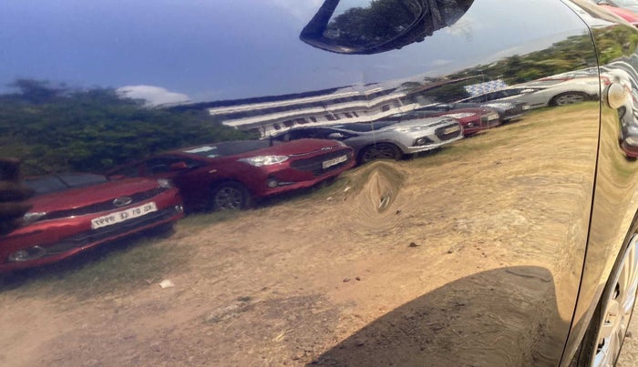 2018 Maruti Swift LXI, Petrol, Manual, 81,856 km, Driver-side door - Minor scratches
