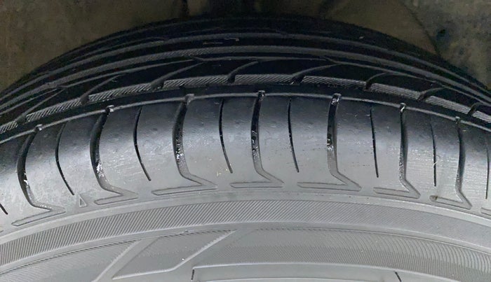 2020 Maruti Swift VXI, Petrol, Manual, 80,144 km, Right Front Tyre Tread