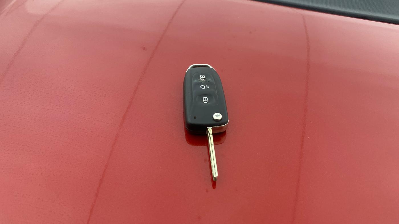 2018 Tata NEXON XM DIESEL, Diesel, Manual, 75,937 km, Key Close Up