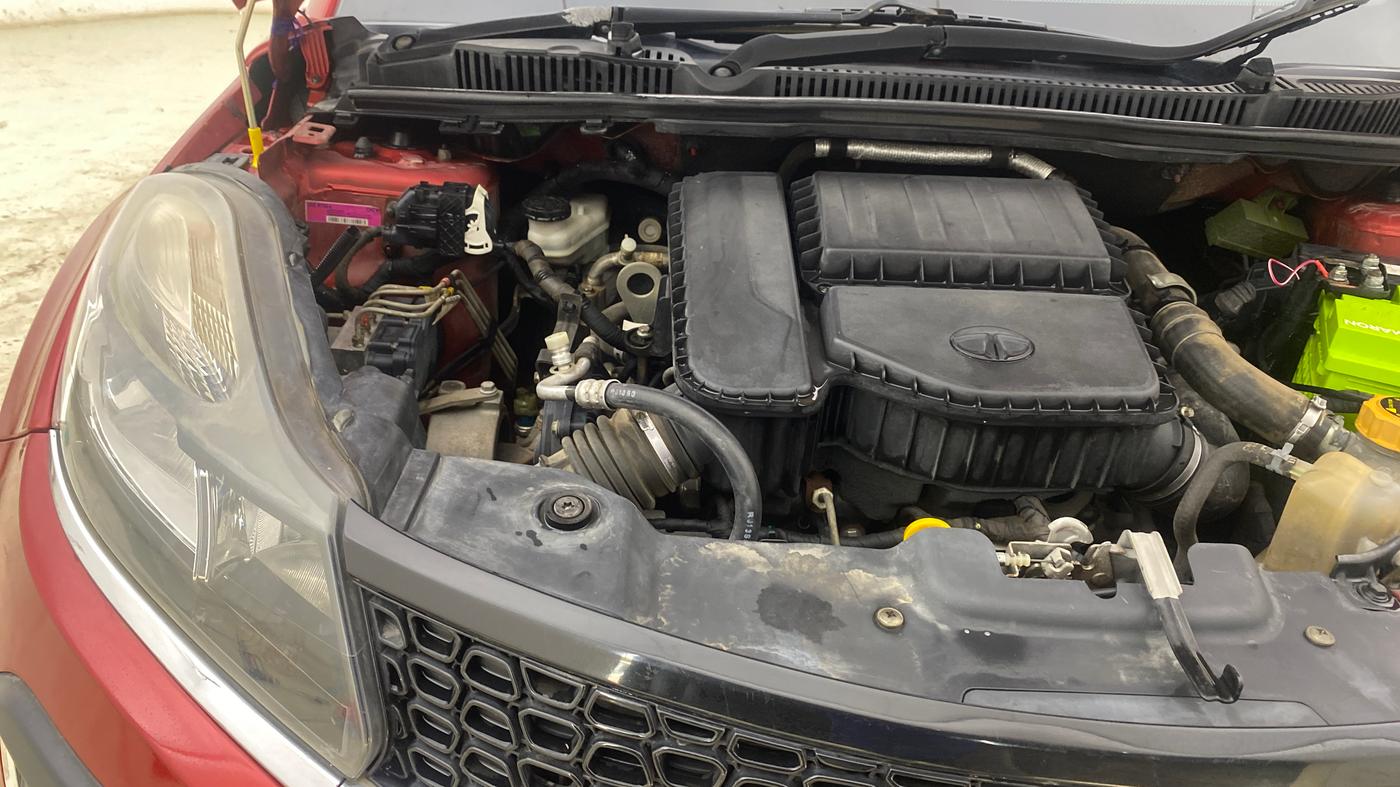 2018 Tata NEXON XM DIESEL, Diesel, Manual, 75,937 km, Engine View - Right