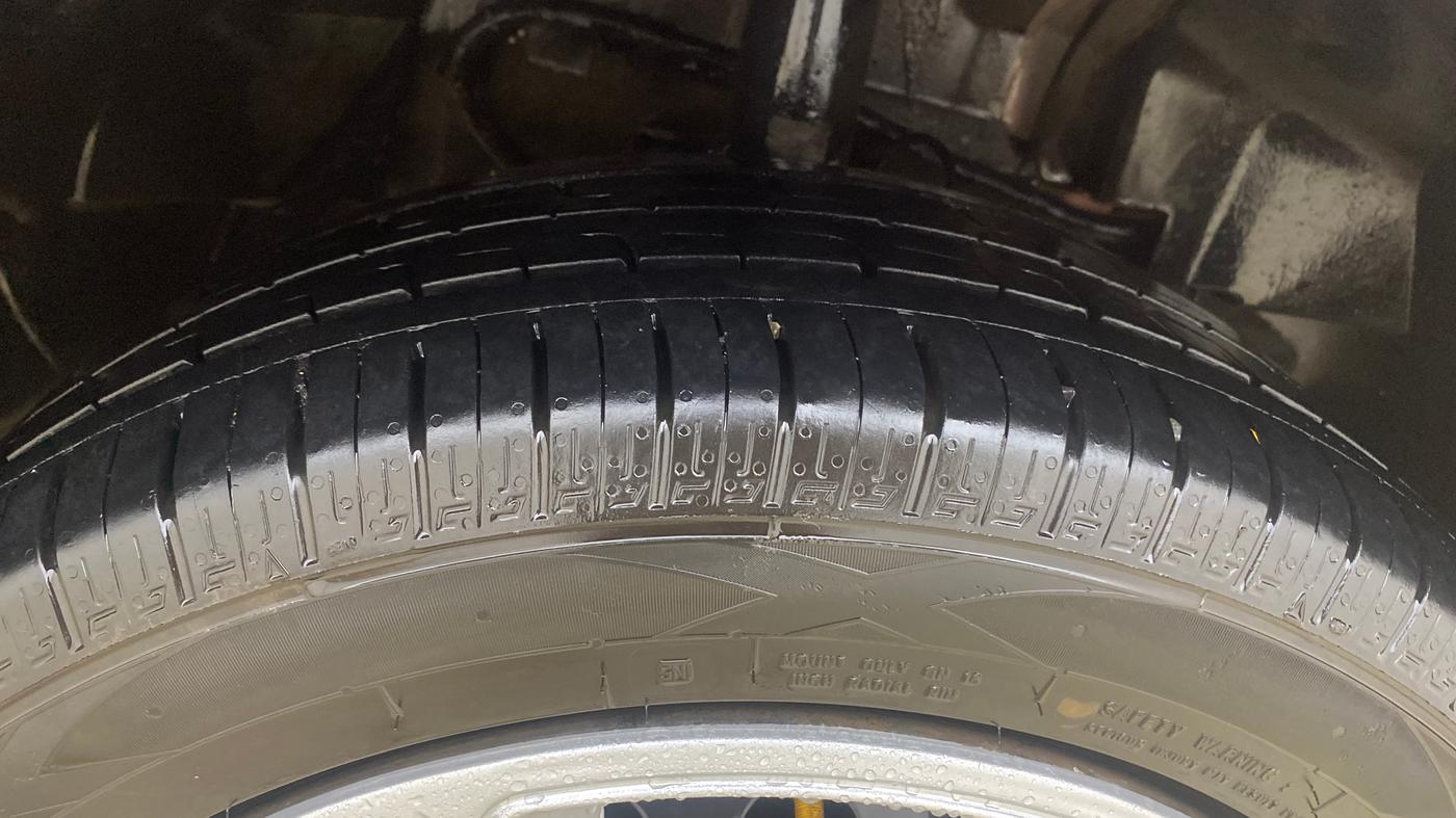2018 Tata NEXON XM DIESEL, Diesel, Manual, 75,937 km, Right Front Tyre Tread