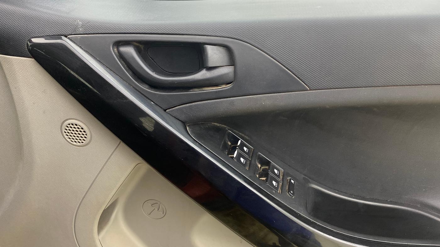 2018 Tata NEXON XM DIESEL, Diesel, Manual, 75,937 km, Driver Side Door Panels Control