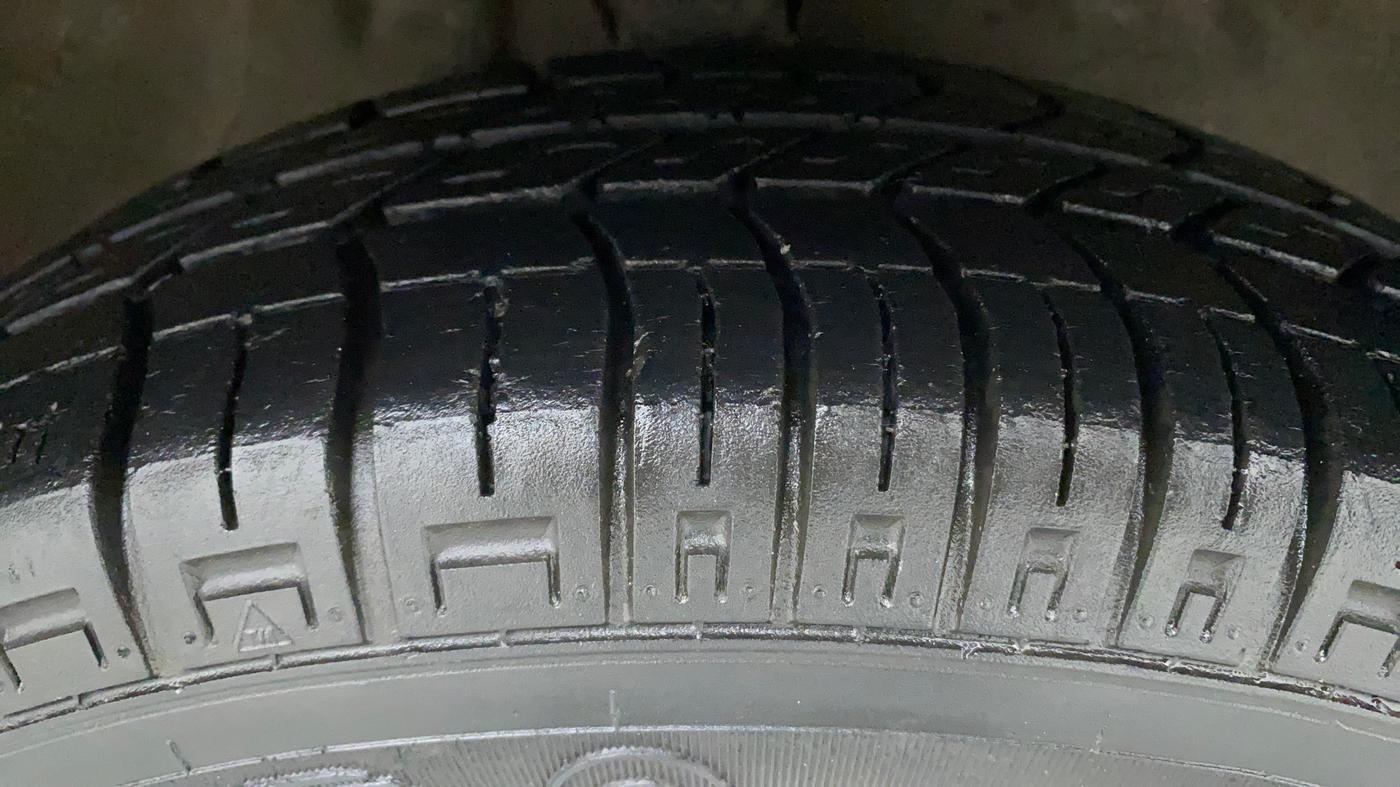 2017 Maruti Alto 800 LXI, Petrol, Manual, 50,948 km, Right Front Tyre Tread