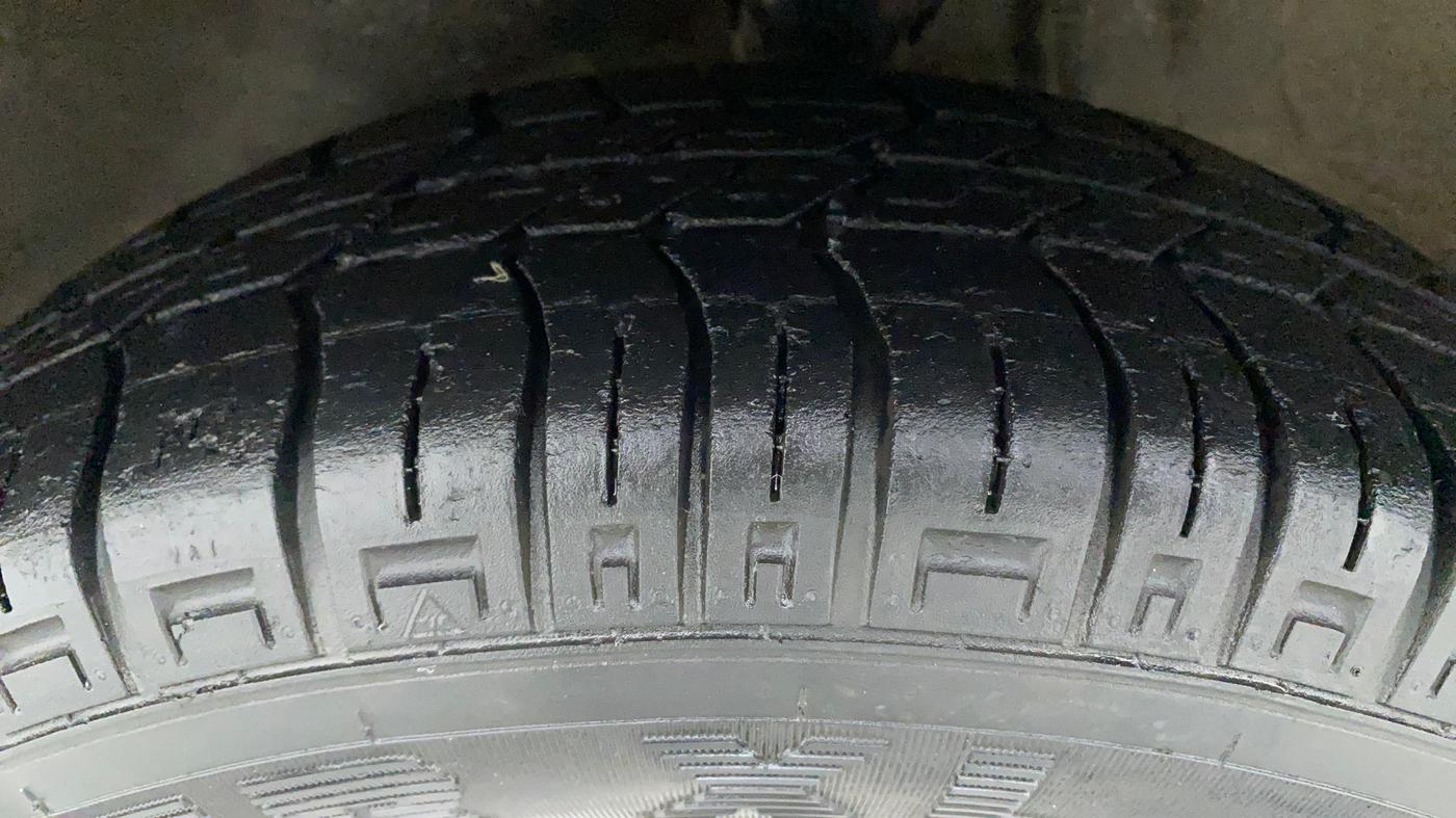 2017 Maruti Alto 800 LXI, Petrol, Manual, 50,948 km, Left Front Tyre Tread