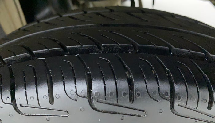 2016 Maruti Alto 800 VXI, Petrol, Manual, 50,538 km, Left Rear Tyre Tread