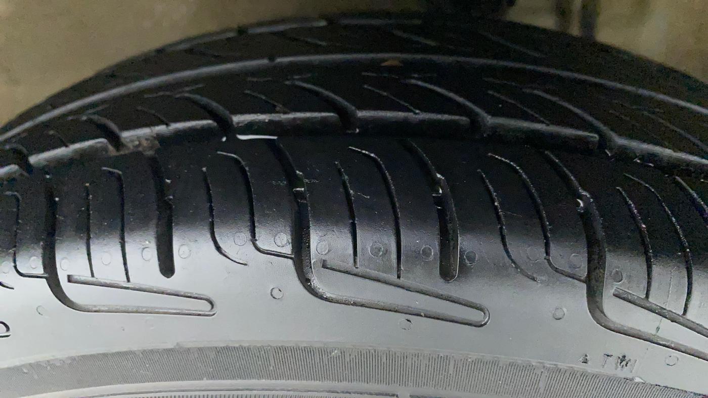 2016 Maruti Alto 800 VXI, Petrol, Manual, 50,538 km, Left Front Tyre Tread