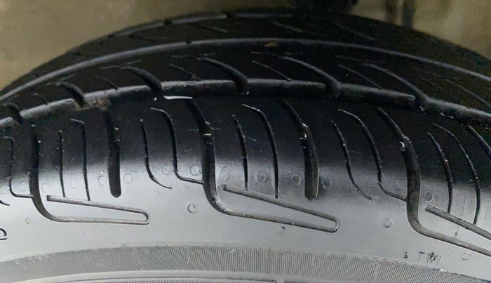 2016 Maruti Alto 800 VXI, Petrol, Manual, 50,538 km, Left Front Tyre Tread