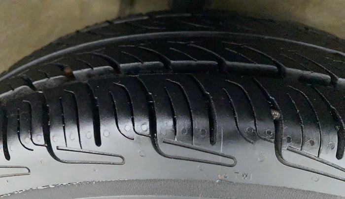 2016 Maruti Alto 800 VXI, Petrol, Manual, 50,538 km, Right Front Tyre Tread
