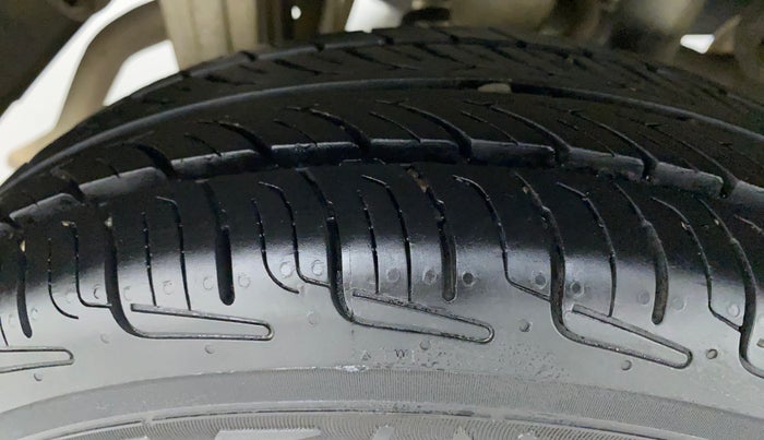 2016 Maruti Alto 800 VXI, Petrol, Manual, 50,538 km, Right Rear Tyre Tread