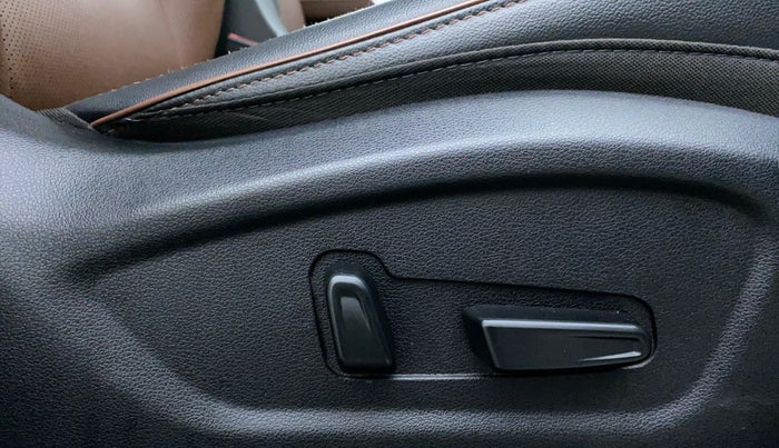 2022 Hyundai ALCAZAR PLATINUM 1.5 MT 7STR, Diesel, Manual, 21,920 km, Driver Side Adjustment Panel