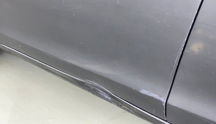 2016 Maruti Ertiga VXI ABS, Petrol, Manual, 55,492 km, Front passenger door - Slightly dented