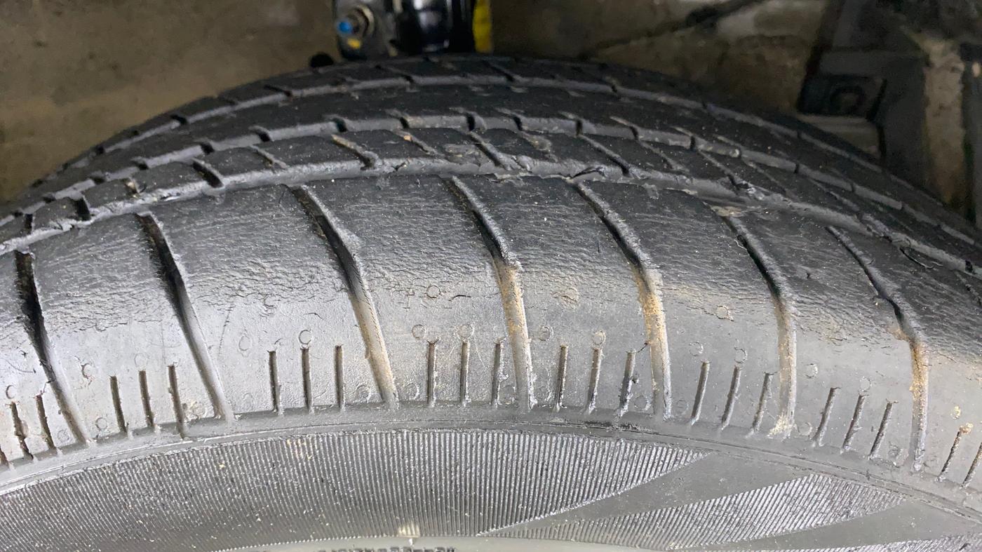 2016 Maruti Ertiga VXI ABS, Petrol, Manual, 55,492 km, Right Front Tyre Tread