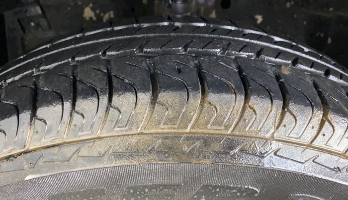 2015 Maruti Swift LXI, Petrol, Manual, 10,056 km, Left Front Tyre Tread