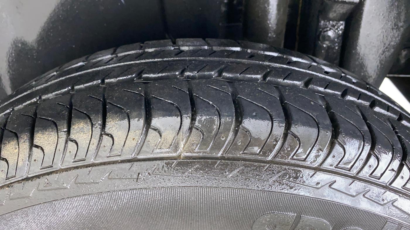 2015 Maruti Swift LXI, Petrol, Manual, 10,056 km, Left Rear Tyre Tread