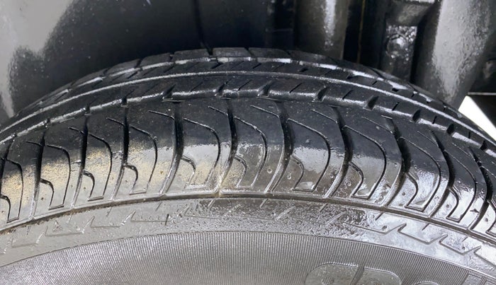 2015 Maruti Swift LXI, Petrol, Manual, 10,056 km, Left Rear Tyre Tread