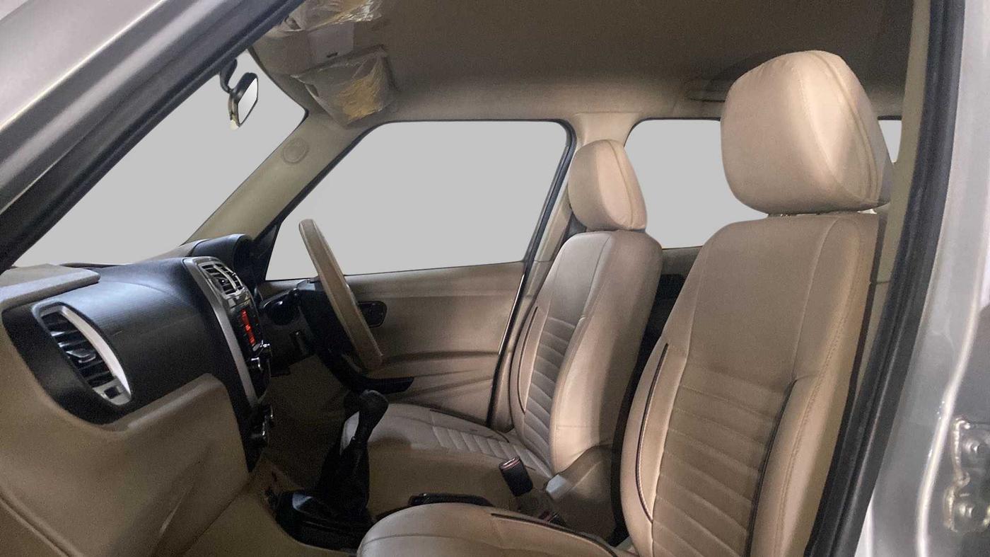 2021 Mahindra BOLERO NEO N 8, Diesel, Manual, 43,902 km, Right Side Front Door Cabin