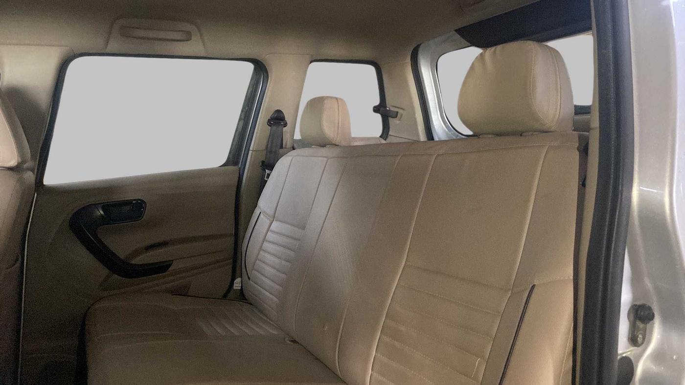 2021 Mahindra BOLERO NEO N 8, Diesel, Manual, 43,902 km, Right Side Rear Door Cabin