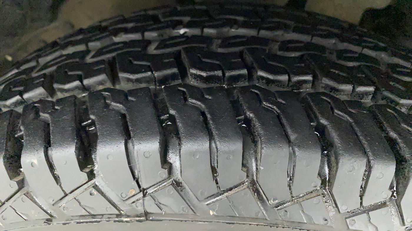 2018 Mahindra TUV300 T10, Diesel, Manual, 60,466 km, Right Front Tyre Tread