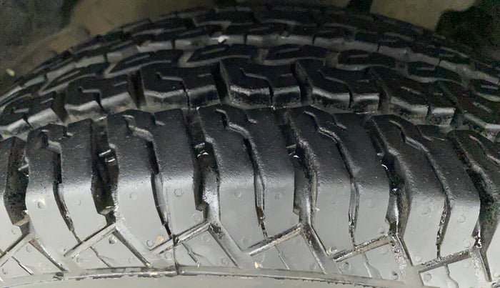 2018 Mahindra TUV300 T10, Diesel, Manual, 60,466 km, Right Front Tyre Tread