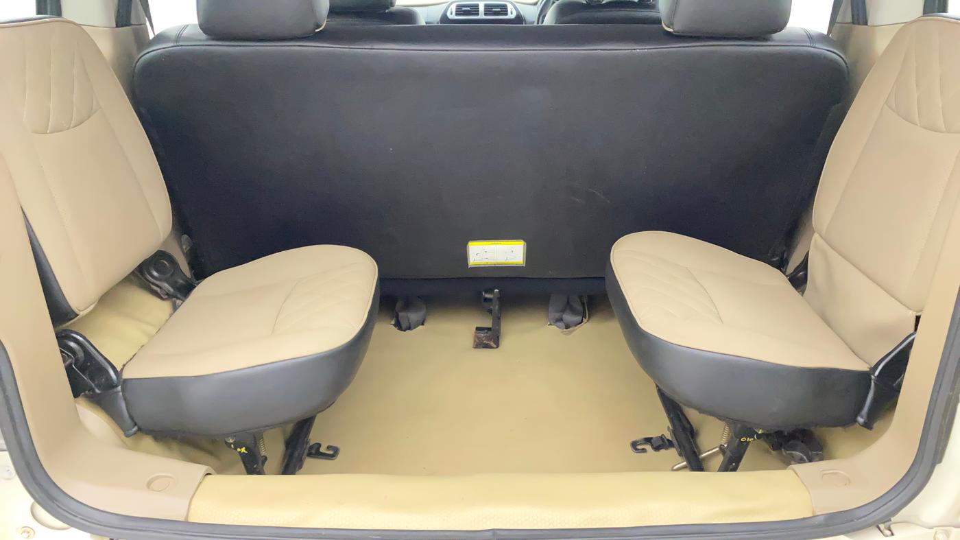 2018 Mahindra TUV300 T10, Diesel, Manual, 60,466 km, Third Seat Row ( optional )