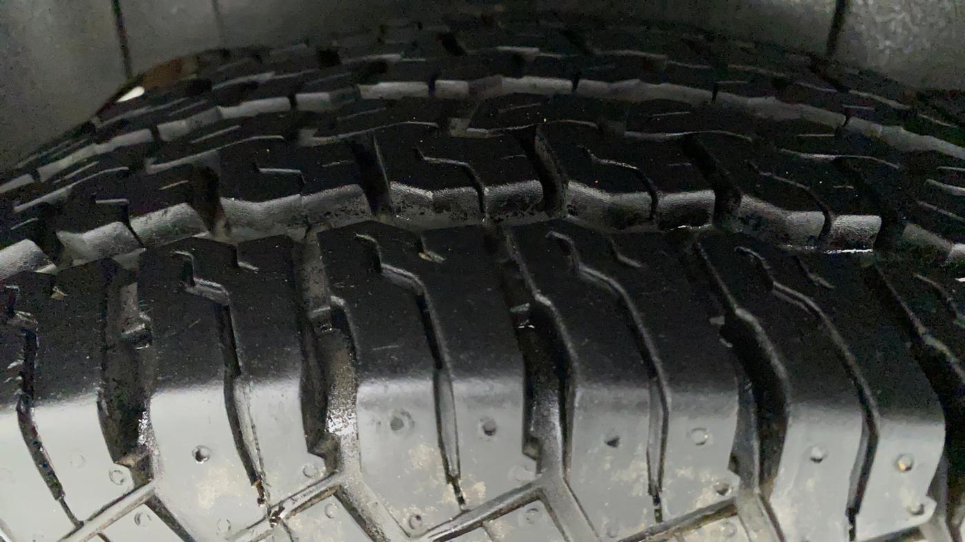 2018 Mahindra TUV300 T10, Diesel, Manual, 60,466 km, Right Rear Tyre Tread