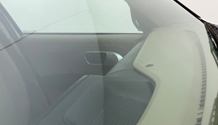 2018 Mahindra TUV300 T10, Diesel, Manual, 60,466 km, Front windshield - Minor spot on windshield