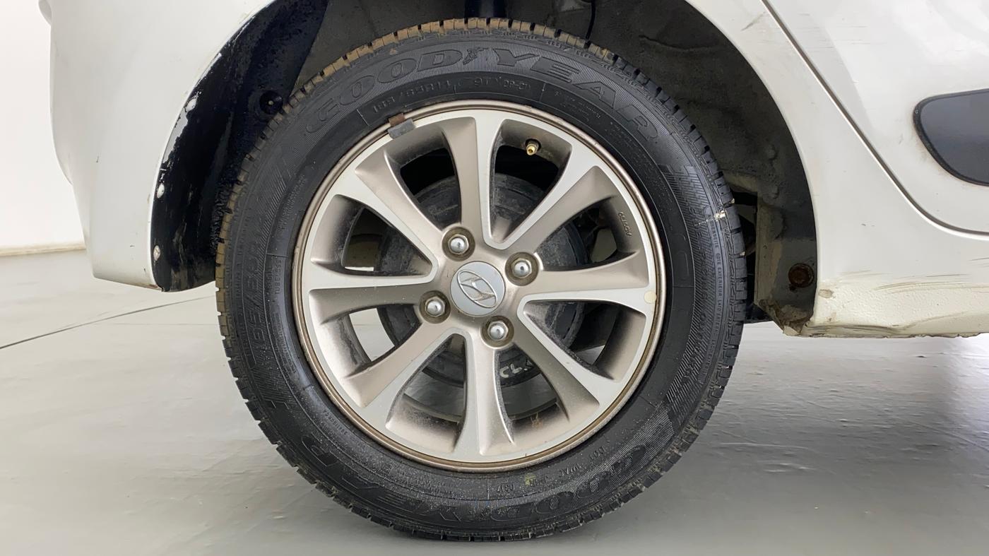 2016 Hyundai Grand i10 ASTA (O) 1.2 KAPPA VTVT, Petrol, Manual, 32,594 km, Right Rear Wheel