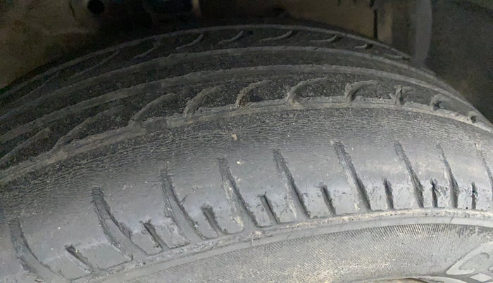 2013 Maruti Swift VDI, Diesel, Manual, 77,326 km, Right front tyre - Tyre dimensions are different from each other