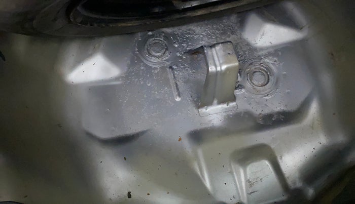 2013 Maruti Swift VDI, Diesel, Manual, 77,326 km, Boot floor - Slight discoloration