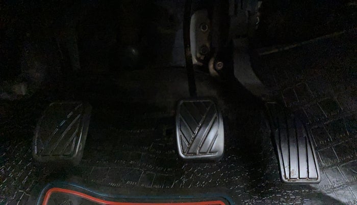 2013 Maruti Swift VDI, Diesel, Manual, 77,326 km, Pedals