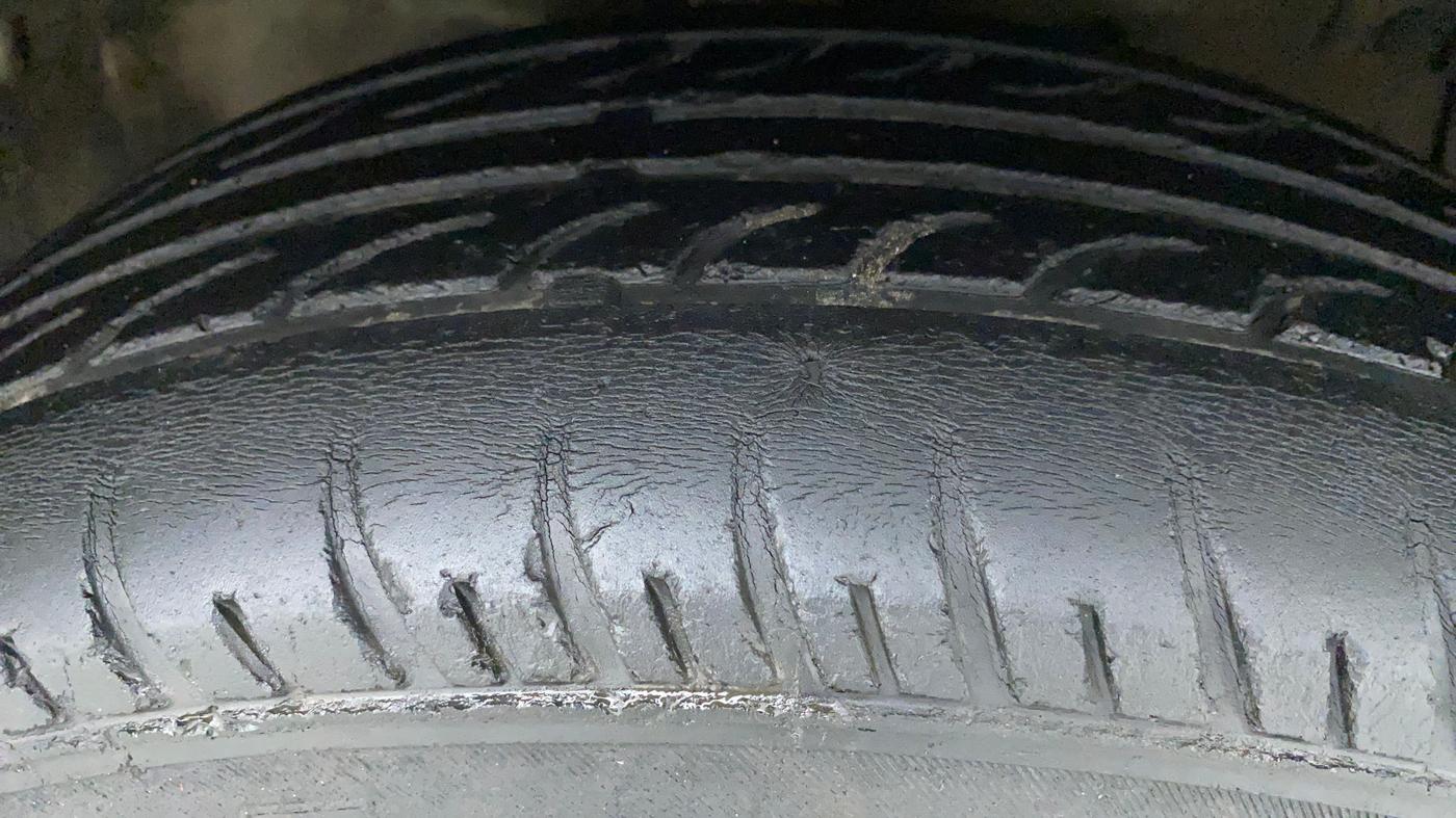 2013 Maruti Swift VDI, Diesel, Manual, 77,326 km, Right Front Tyre Tread