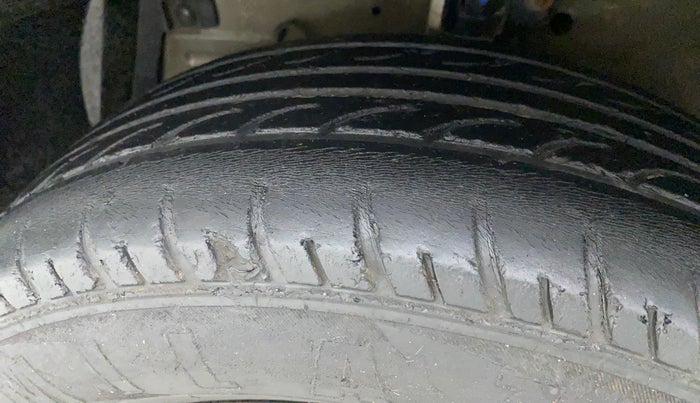 2013 Maruti Swift VDI, Diesel, Manual, 77,326 km, Left front tyre - Tyre dimensions are different from each other