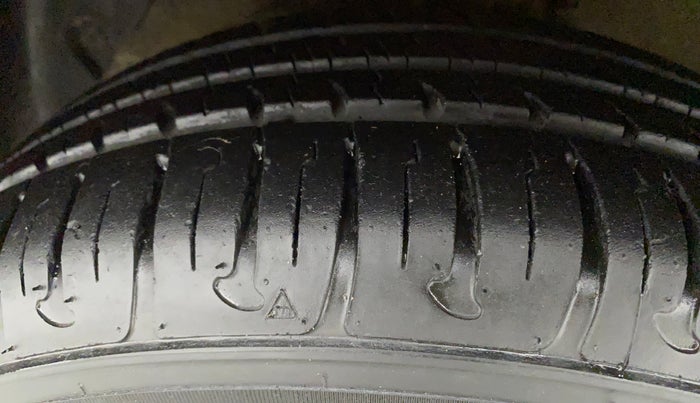 2018 Hyundai Grand i10 SPORTZ (O) 1.2 KAPPA VTVT, Petrol, Manual, 21,626 km, Left Front Tyre Tread