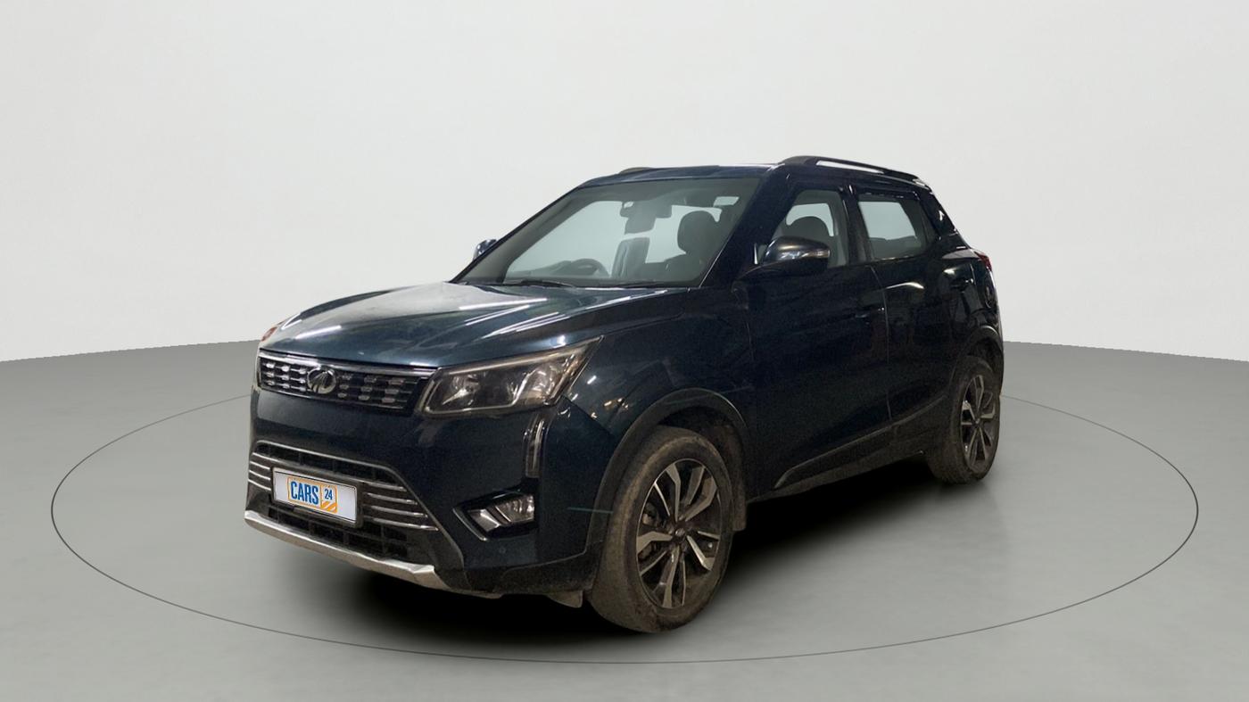 2019 Mahindra XUV300 W8(O) 1.2 PETROL DUAL TONE, Petrol, Manual, 40,329 km, Left Front Diagonal