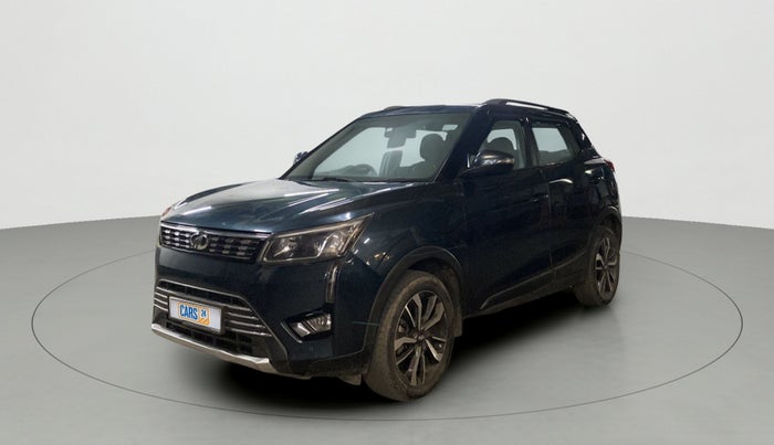 2019 Mahindra XUV300 W8(O) 1.2 PETROL DUAL TONE, Petrol, Manual, 40,329 km, Left Front Diagonal