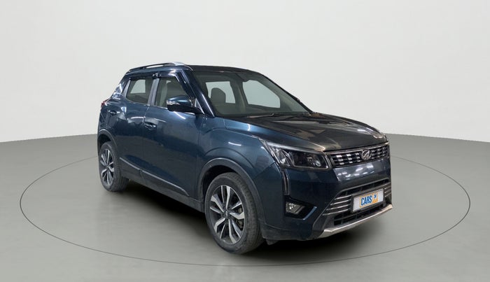 2019 Mahindra XUV300 W8(O) 1.2 PETROL DUAL TONE, Petrol, Manual, 40,329 km, Right Front Diagonal