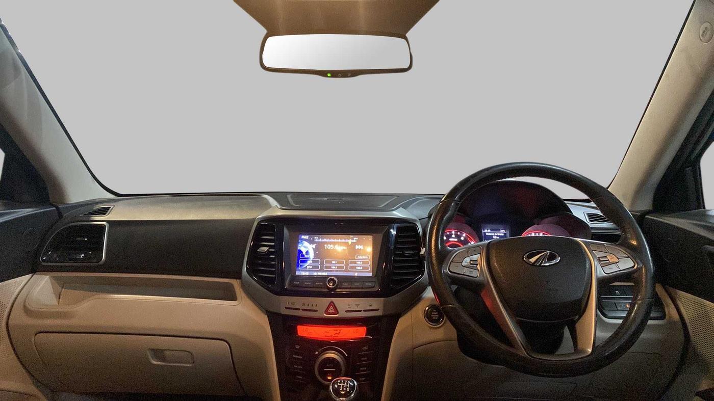 2019 Mahindra XUV300 W8(O) 1.2 PETROL DUAL TONE, Petrol, Manual, 40,329 km, Dashboard