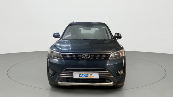 2019 Mahindra XUV300 W8(O) 1.2 PETROL DUAL TONE, Petrol, Manual, 40,329 km, Front