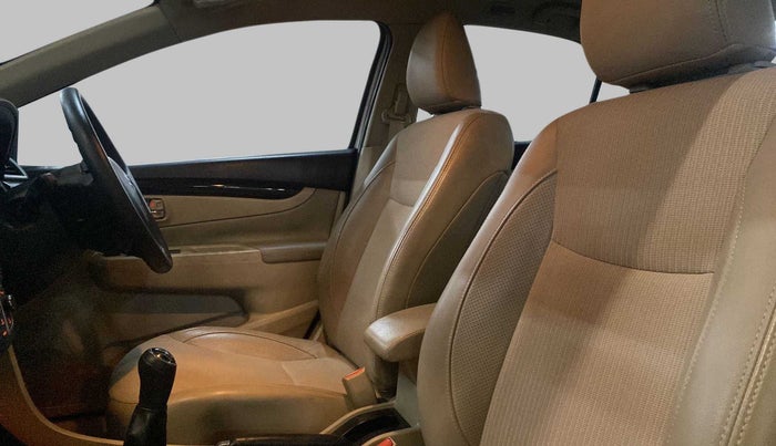 2015 Maruti Ciaz ZXI, Petrol, Manual, 22,642 km, Right Side Front Door Cabin