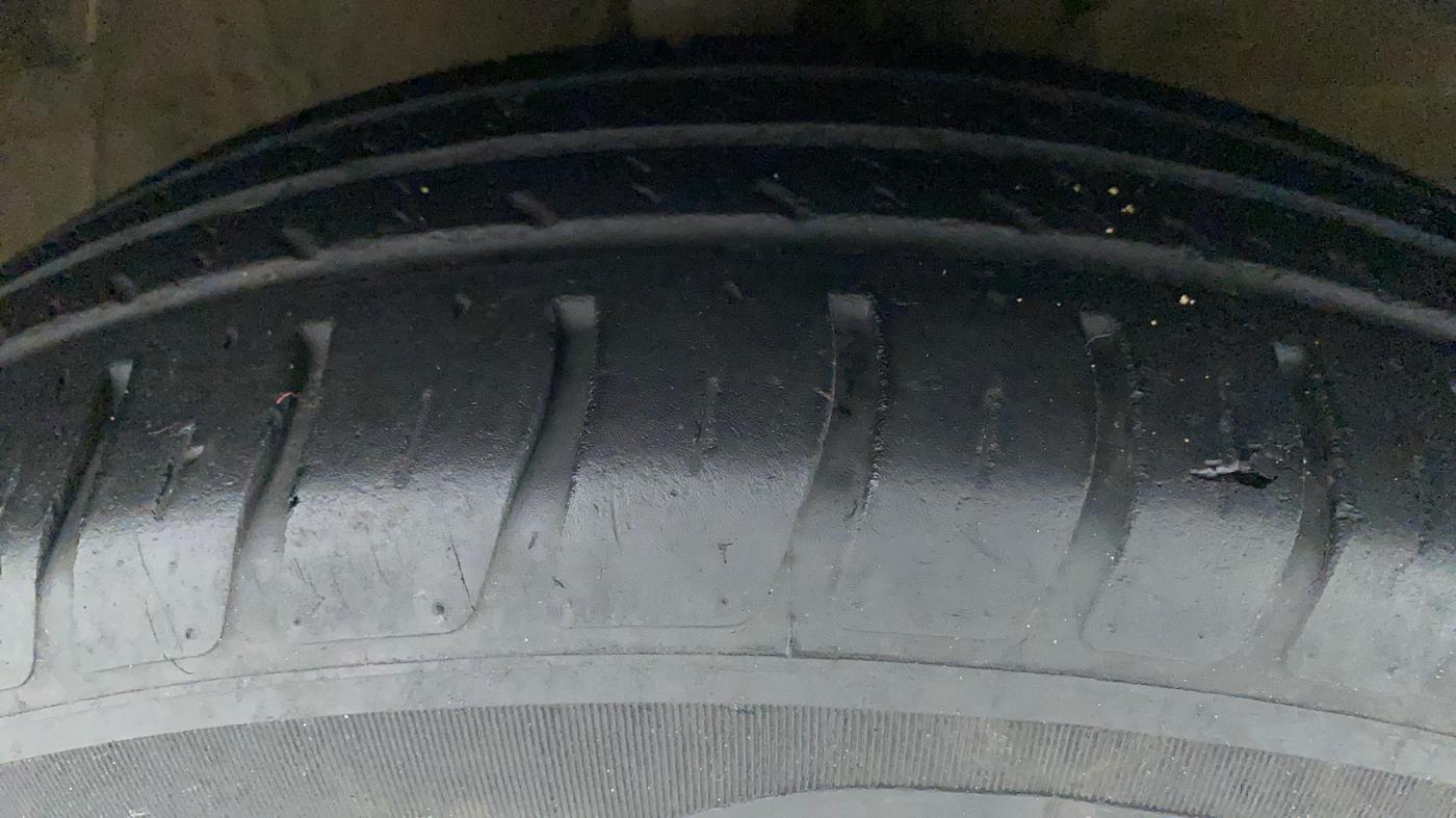 2020 Maruti Swift VXI, Petrol, Manual, 47,513 km, Right Front Tyre Tread
