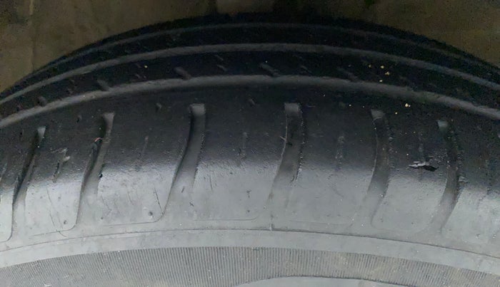 2020 Maruti Swift VXI, Petrol, Manual, 47,513 km, Right Front Tyre Tread