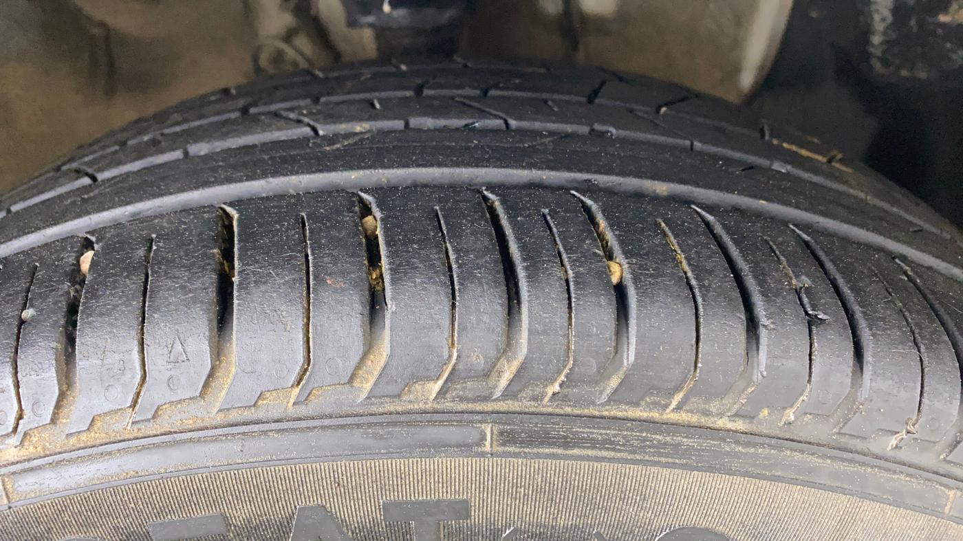 2018 Hyundai Elite i20 ASTA 1.2 (O), Petrol, Manual, 43,740 km, Right Front Tyre Tread