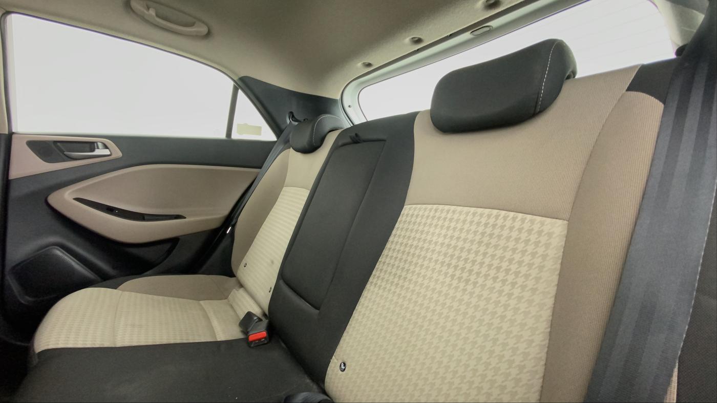 2018 Hyundai Elite i20 ASTA 1.2 (O), Petrol, Manual, 43,740 km, Right Side Rear Door Cabin