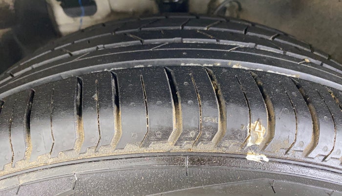 2018 Hyundai Elite i20 ASTA 1.2 (O), Petrol, Manual, 43,740 km, Left Front Tyre Tread